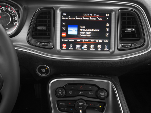 2016 Dodge Challenger SXT Plus photo 4