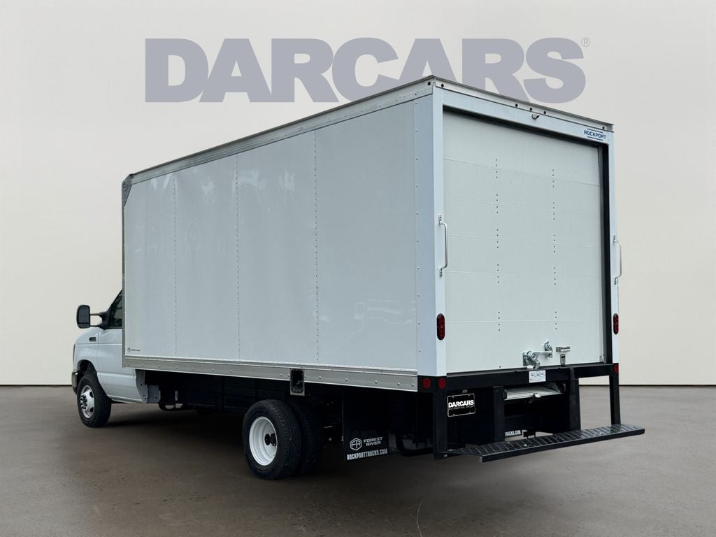 2027 Ford E-450SD Base