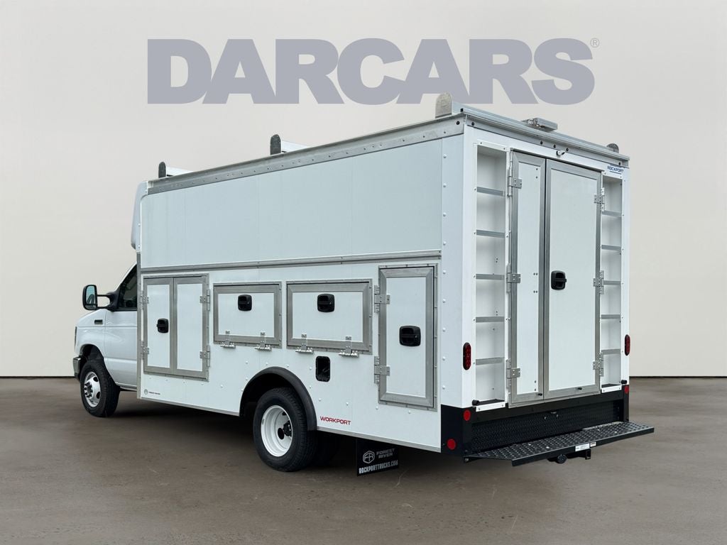 2027 Ford E-450SD Base