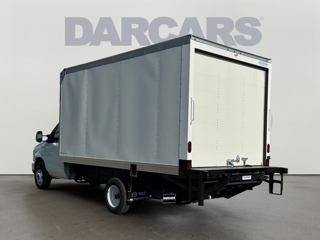 2027 Ford E-450SD Base
