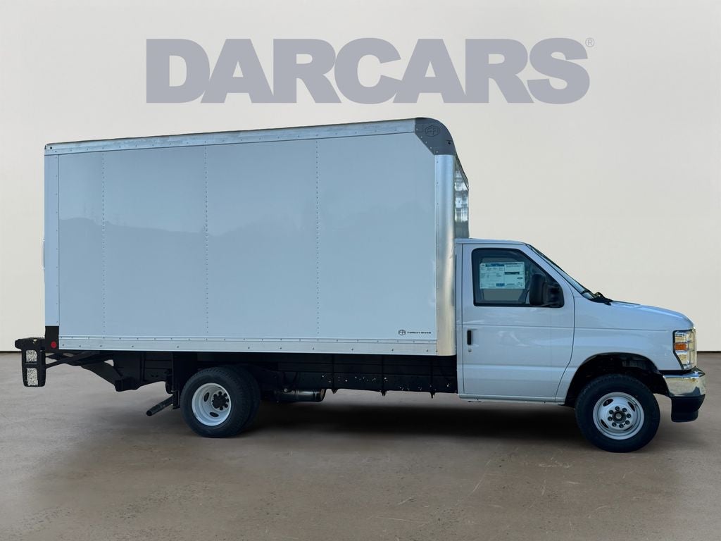 2027 Ford E-450SD Base