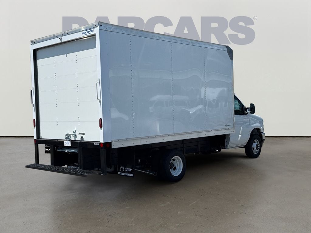 2027 Ford E-450 14 Ft ROCKPORT Box Truck W ramp