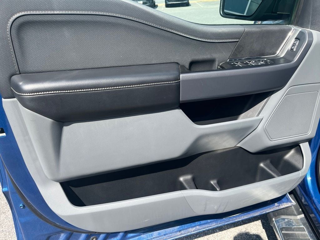 2025 Ford F-150 XLT 5.0 L V8