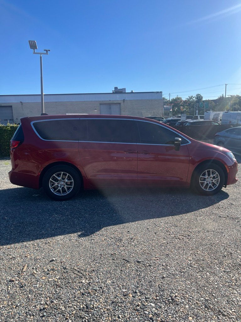 2026 Chrysler Voyager LX