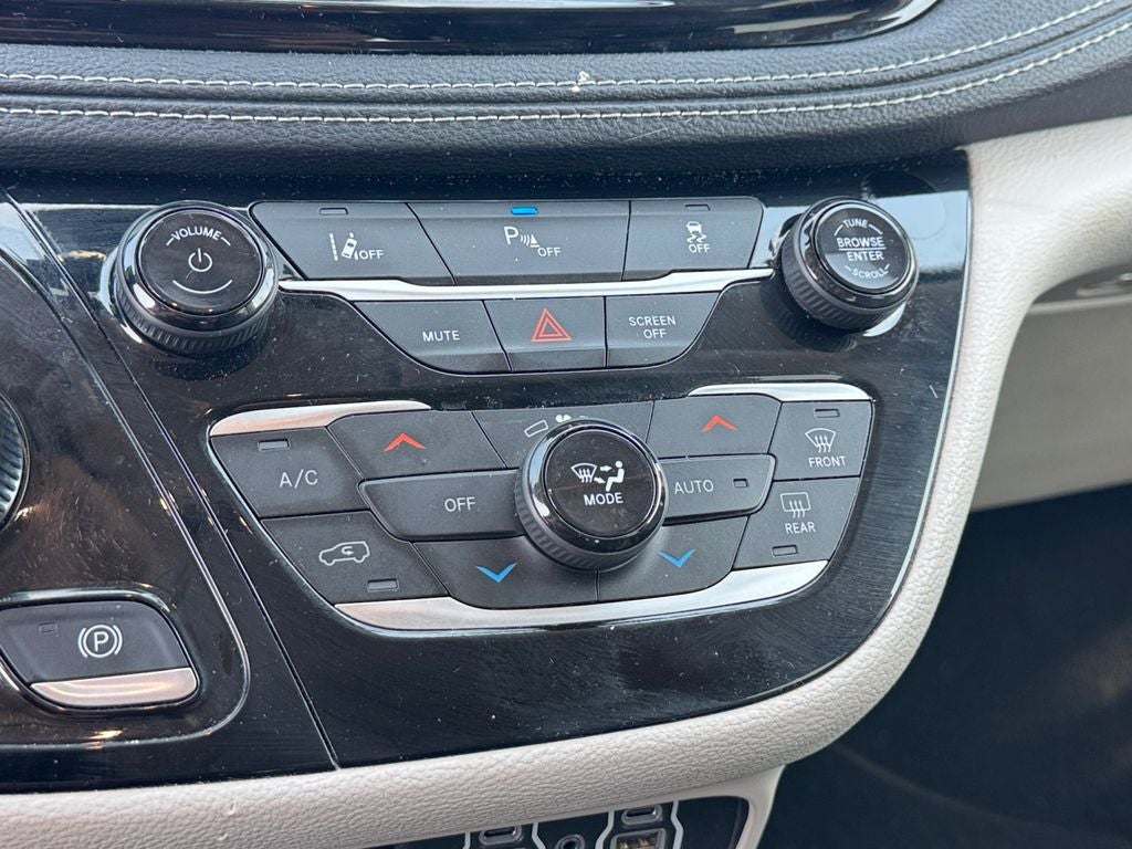 2023 Chrysler Pacifica Hybrid Touring L