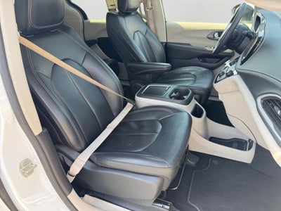 2023 Chrysler Pacifica Hybrid Touring L